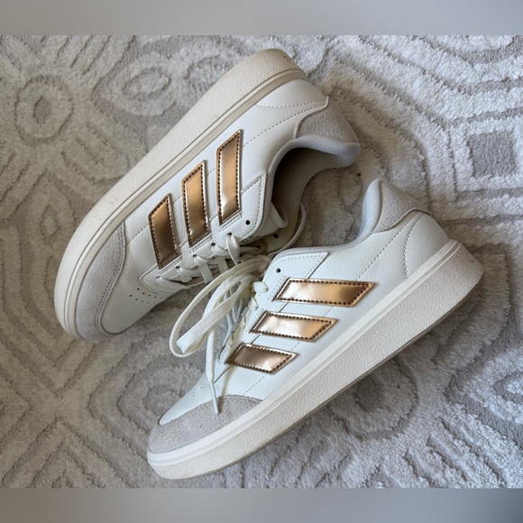 Adidas Womens Courtblock Sneakers 👟 SIZE 9 - Picture 8 of 13